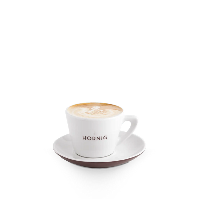Eine J. Hornig Cappuccino Tasse in weiß und braun.