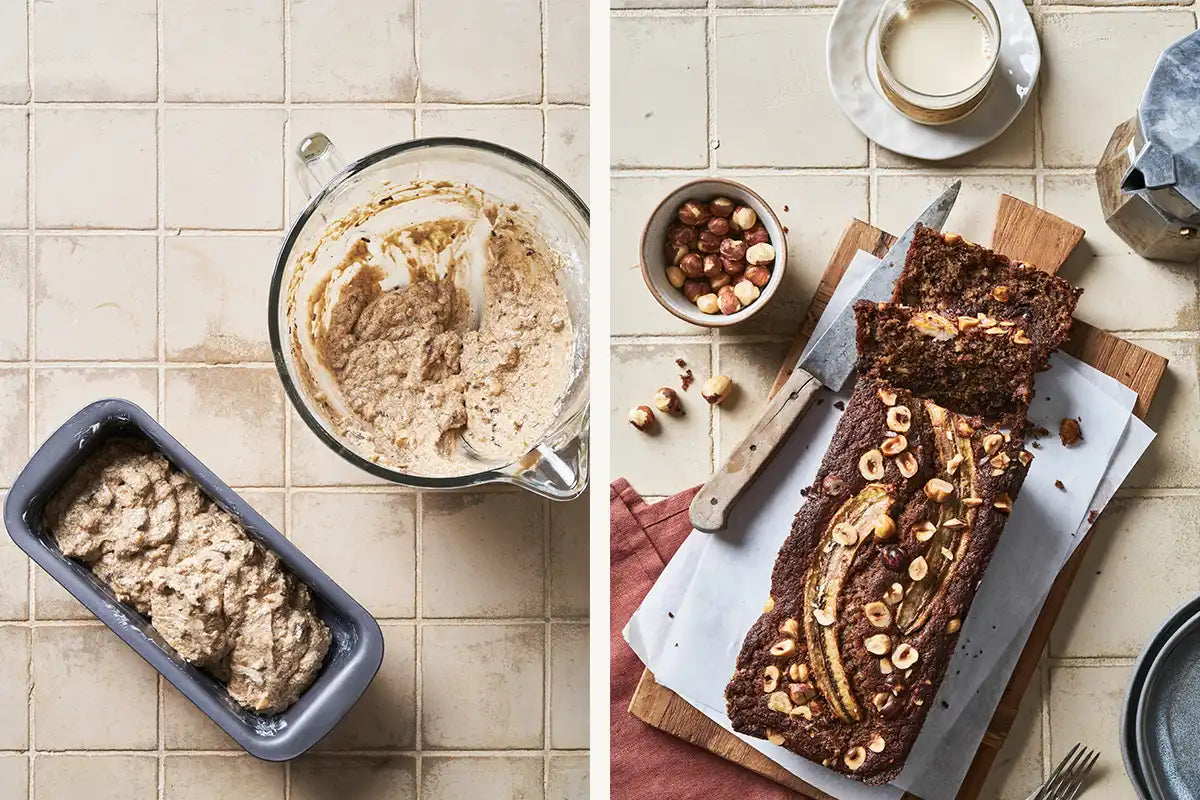 Eine Ansicht der Zubereitung eines Kaffee, Schoko und Haselnuss Bananenbrot auf einem beigen Fliesenhintergrund.