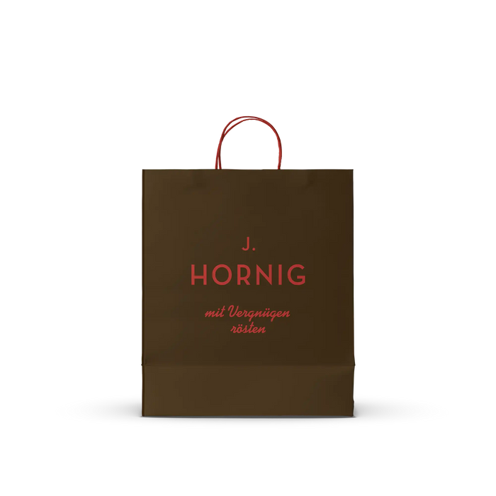 Eine J. Hornig Papiertragetasche in braun.