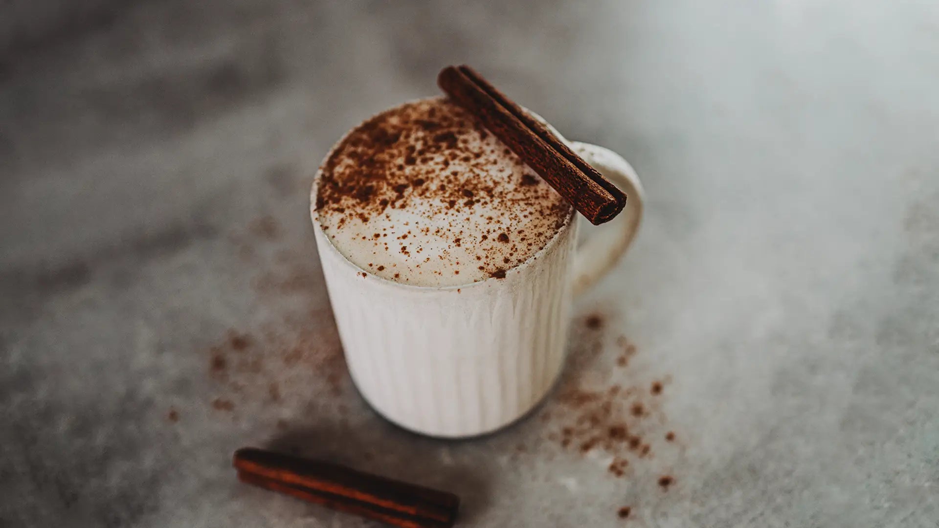 Ein Pumpkin Spice Latte in einer Tasse