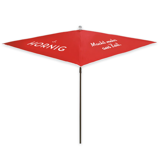 Ein roter J. Hornig Sonnenschirm