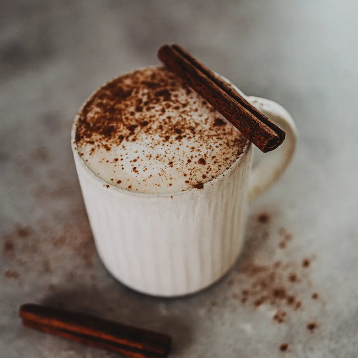 Ein Pumpkin Spice Latte in einer Tasse