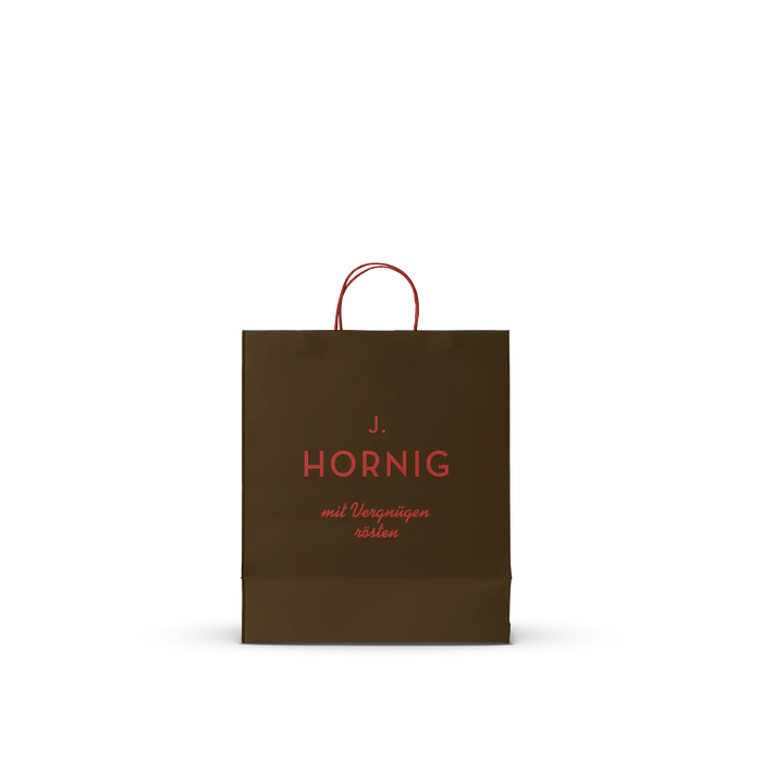 Eine J. Hornig Papiertragetasche in braun.