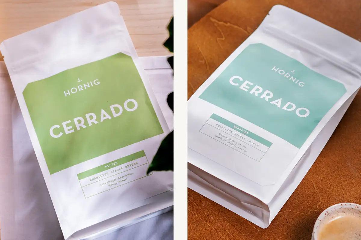 Eine Packung J. Hornig Spezialitätenkaffee direct trade Cerrado Espresso und eine Packung Cerrado Filter